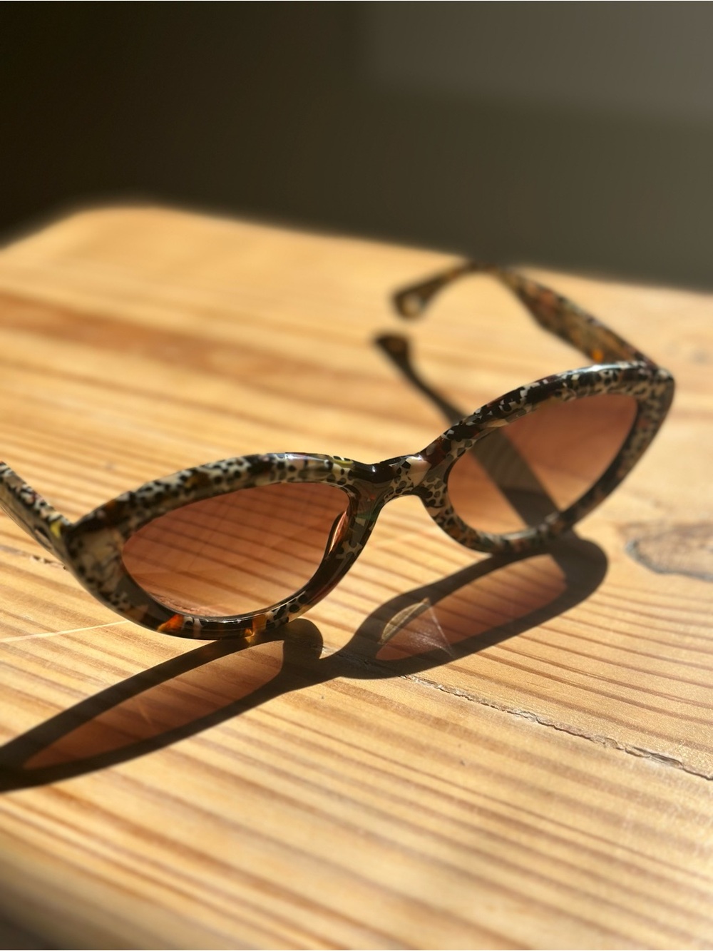 *Like New* KREWE SASHA in POPPY NOIR with Amber Gradient Lens - Picture 4 of 8